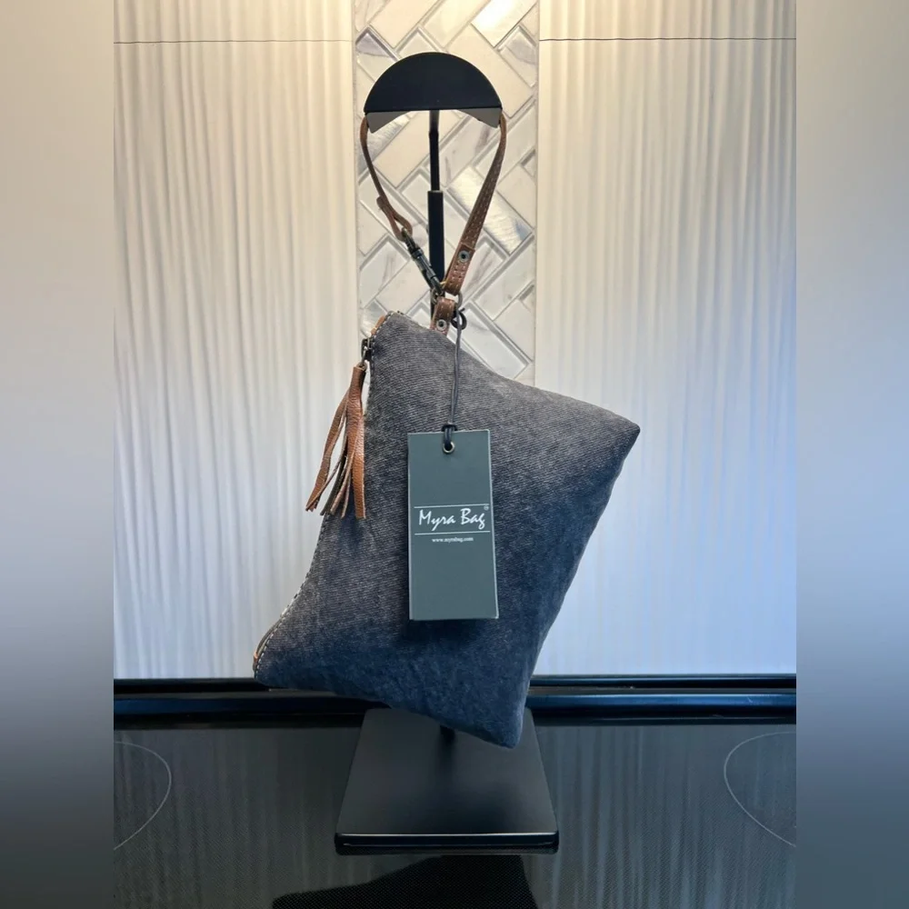 Bison Ridge Myra Bag Wristlet